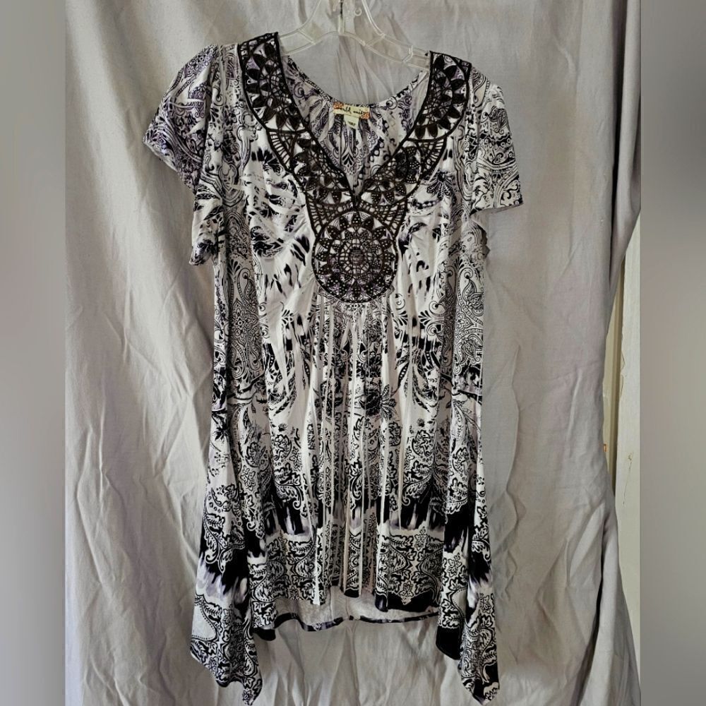 Pretty ladies blouse size large World Unity
